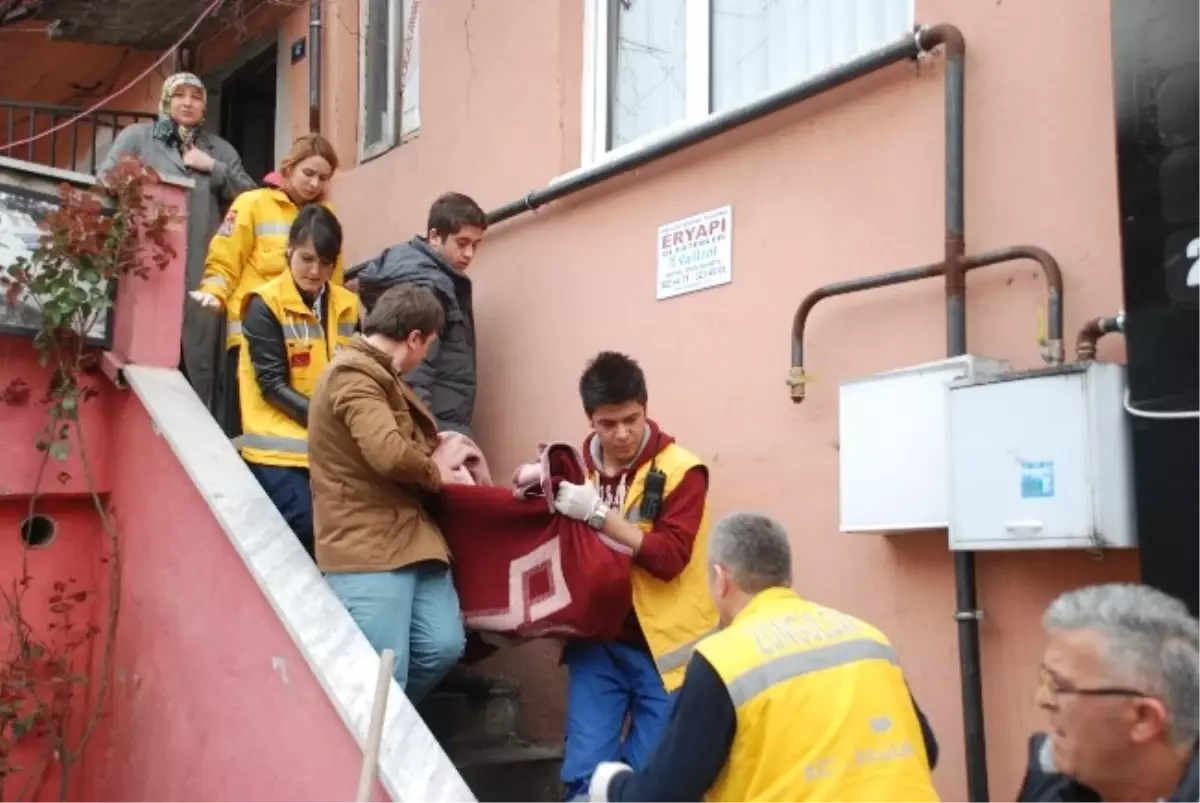 Anne ve Oğlu Sobadan Sızan Gazdan Zehirlendi