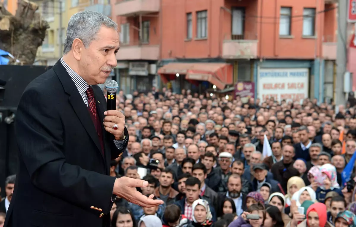 Arınç: 40 Yıldır Siyasetteyim, Böyle Terbiyesizlik Görmedim