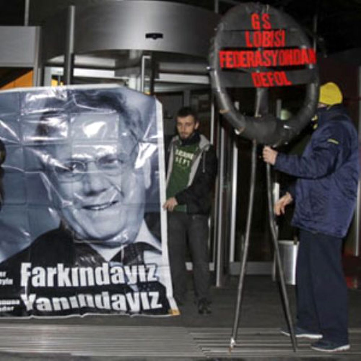 Fenerbahçeli Taraftarlar Tff\'yi Protesto Etti
