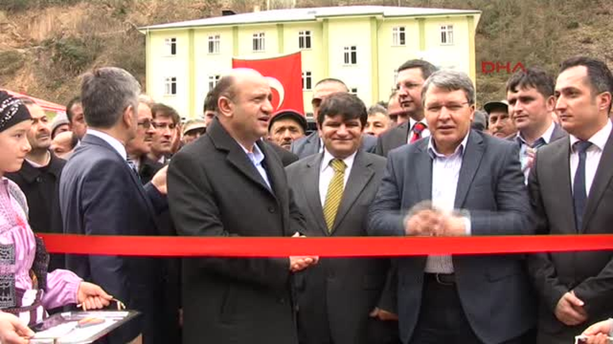 Bakan Işık Gümüşhane\'de Hastane ve Köprü Açtı