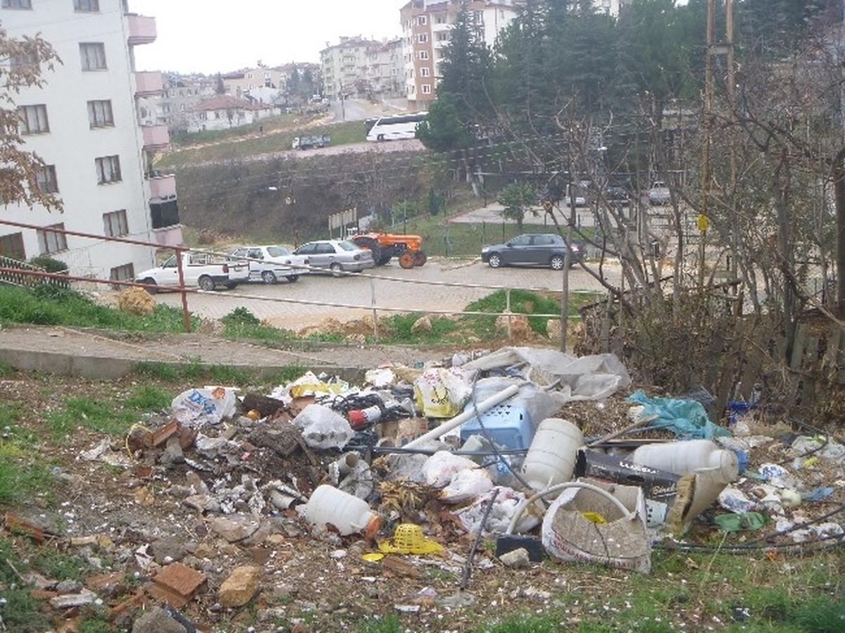 Bilecik\'te Boş Arsalar Çöplüğe Döndü