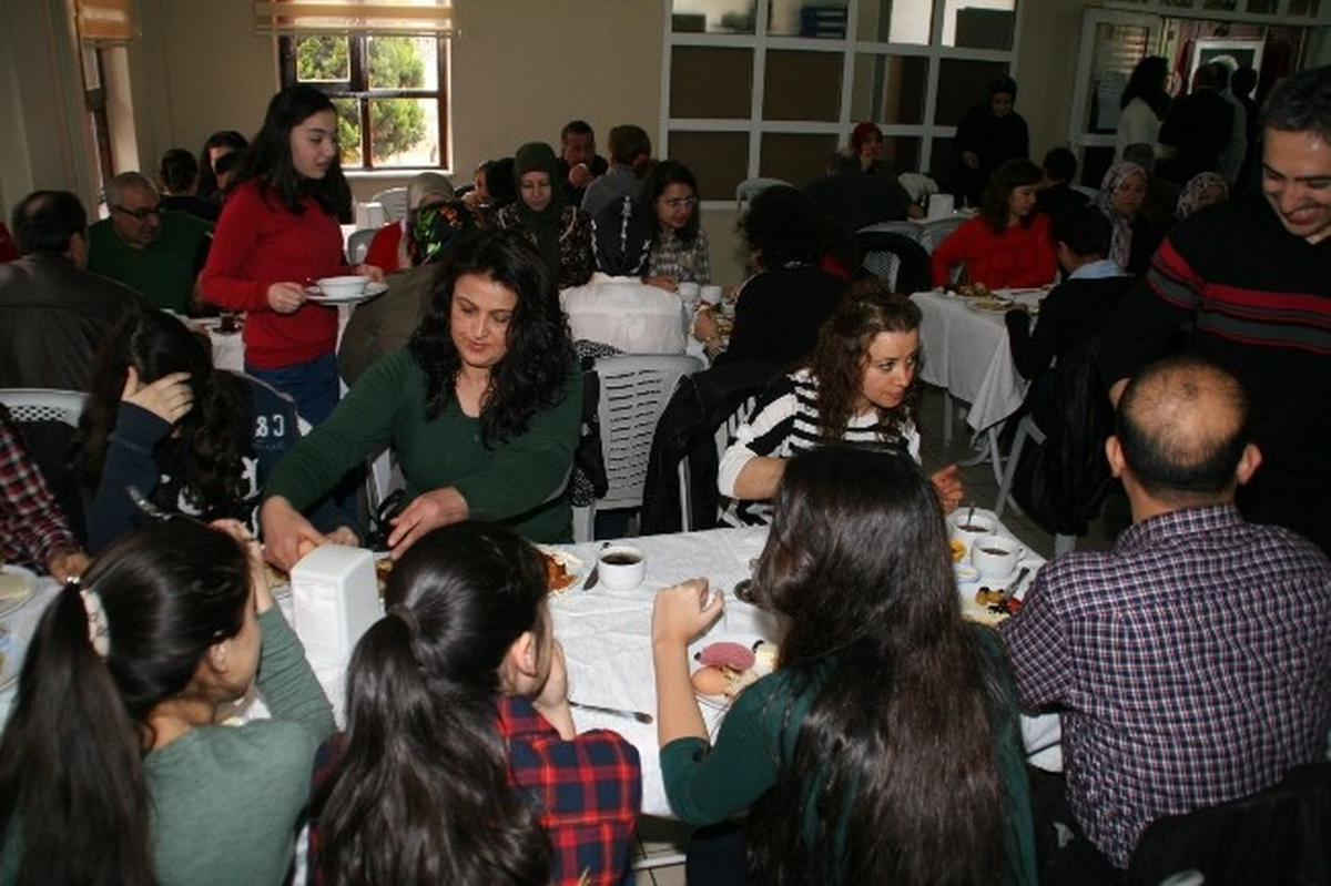 Devrek Anadolu Öğretmen Lisesi Aile Birliginden Dayanışma Kahvaltısı