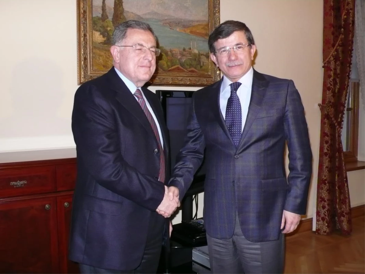 Dışişleri Bakanı Davutoğlu, Eski Lübnan Başbakanı Sinyora ile Görüştü