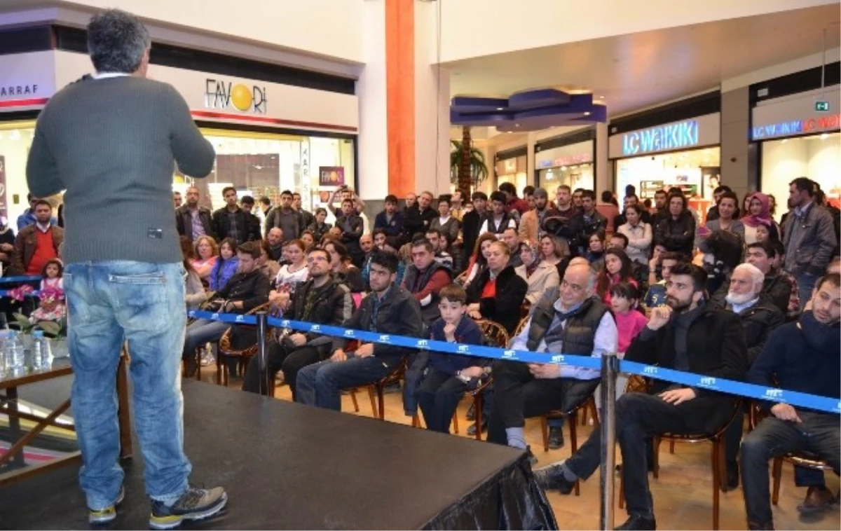 Forum Kayseri Cem Arslan\'la Ziyaretçilerine Keyifli Anlar Yaşattı