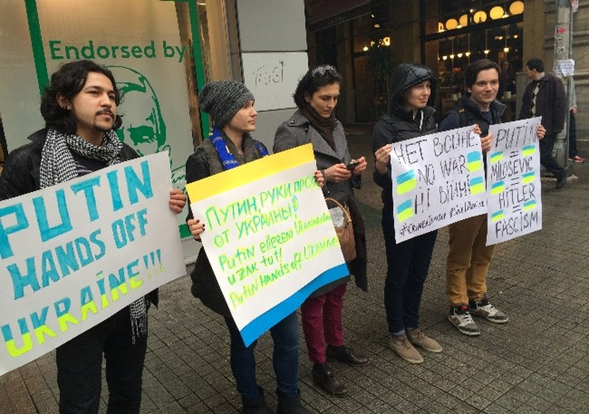 İstanbul\'daki Ukraynalılar Putin\'i Protesto Etti