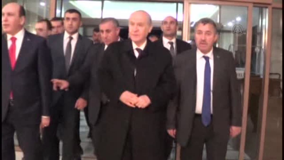 MHP Genel Başkanı Bahçeli\'ye Ayvalıklı Beşiktaşlılardan hediye -