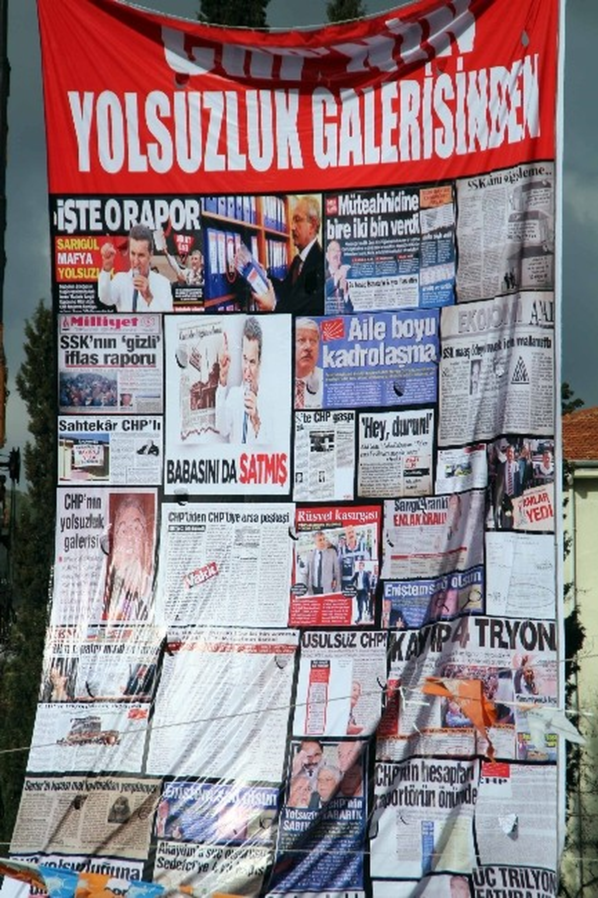 Miting Alanına Dev \'Chp Yolsuzluk Galerisi\' Afişi