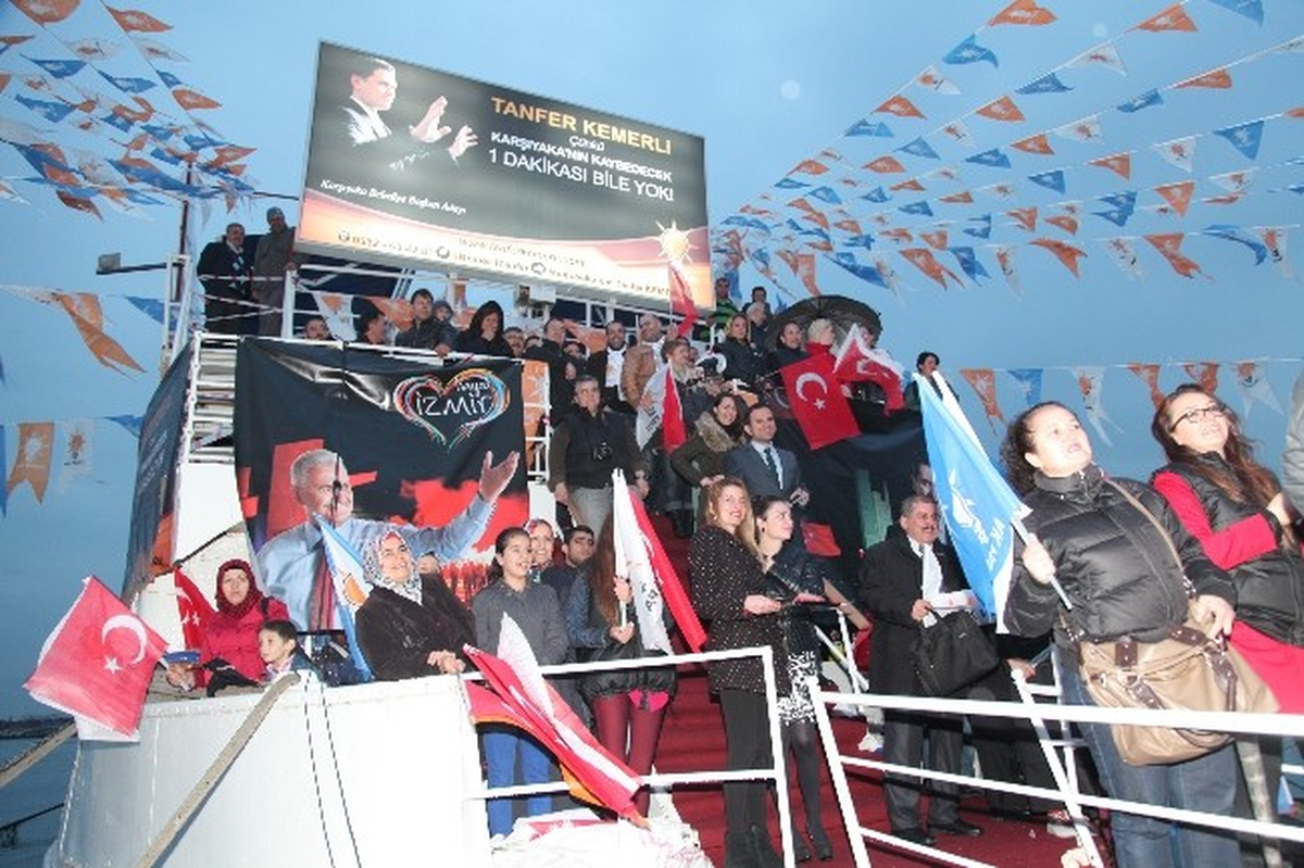 Tarihi Zübeyde Hanım Gemisi Karşıyaka\'ya Demir Atacak