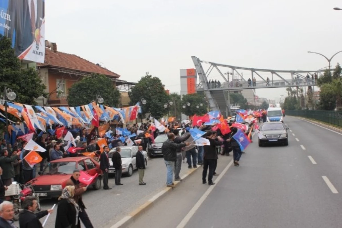 Umurlu\'da Seçim Bürosu Açan Yalçın Pekgüzel\'e Büyük İlgi