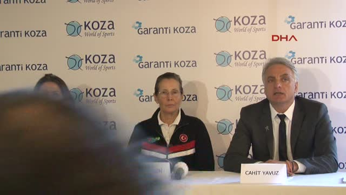 70 Yaşındaki Bayan Milli Tenisçi Ruhan Esen'e Sponsor Desteği