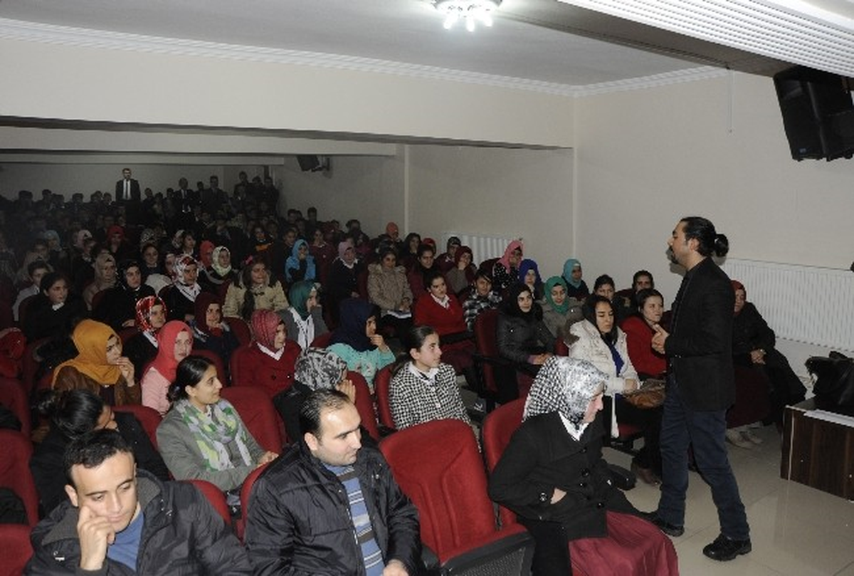 Ahlat\'ta Bin 578 Lise Öğrencisine "Madde Bağımlılığı" Seminerleri Verildi