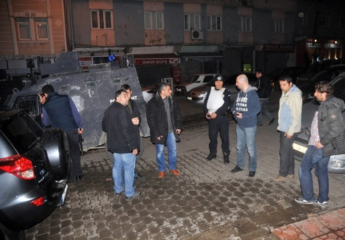 AK Parti Belediye Başkan Adayının Evine Molotoflu Saldırı