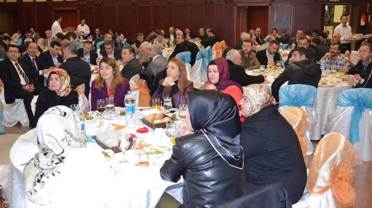 AK Parti\'den Dayanışma Gecesi