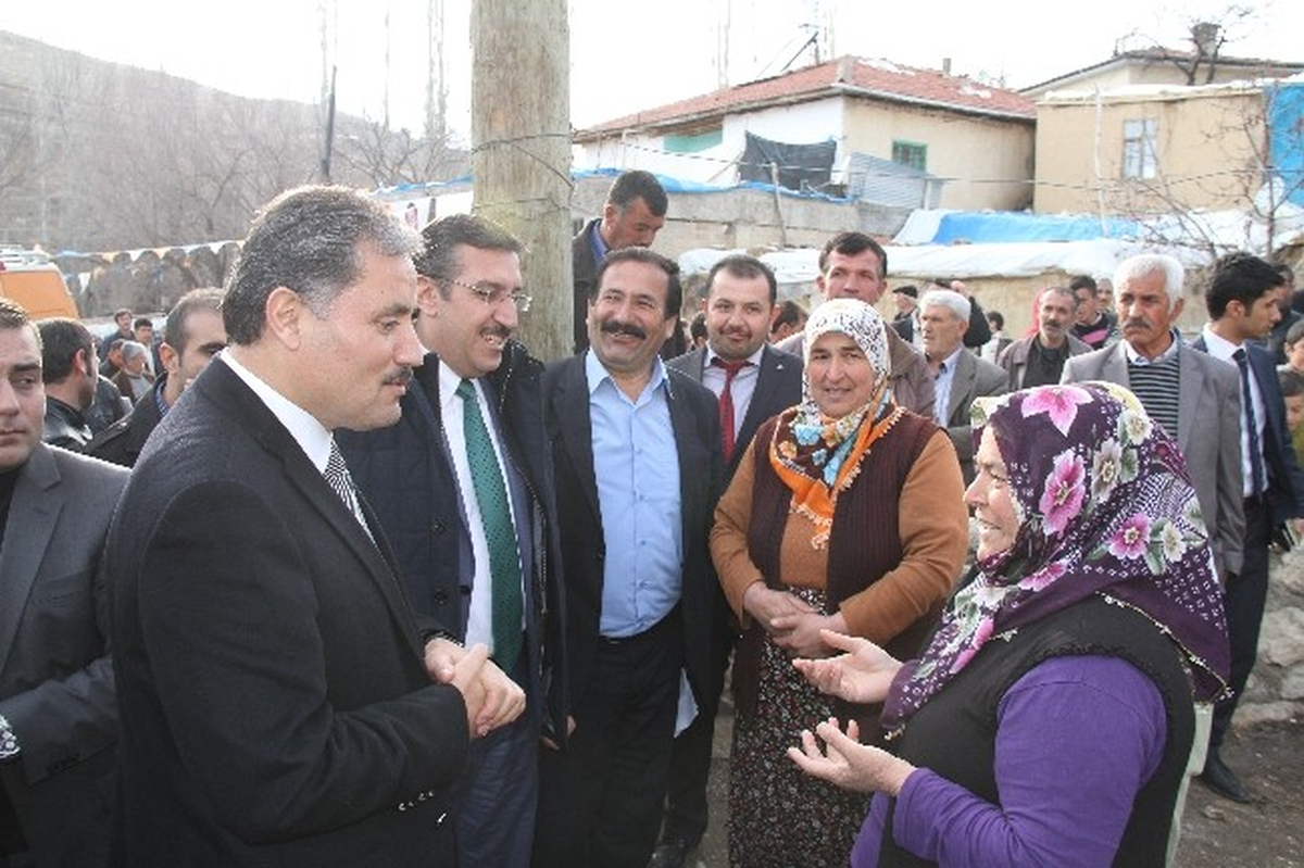 AK Parti Heyeti Hekimhan\'ı Ziyaret Etti