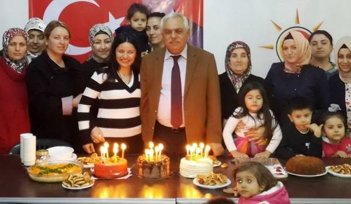 Ak Partili Kadınlardan Doğum Günü Sürprizi