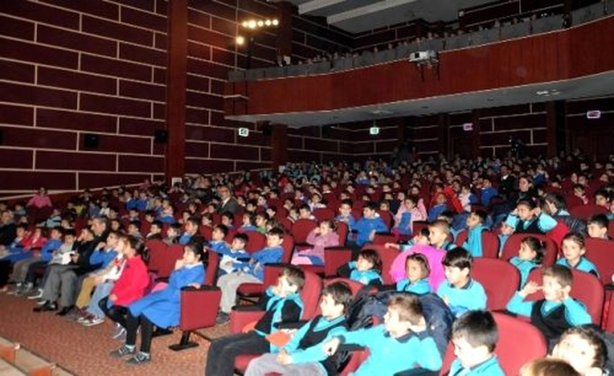 Koski\'nin Tiyatro Oyununa Yoğun İlgi