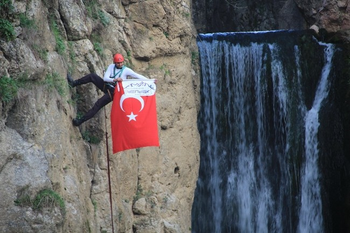 Arama Kurtarma Derneğini Tanıtmak İçin Kanyona Tırmandılar