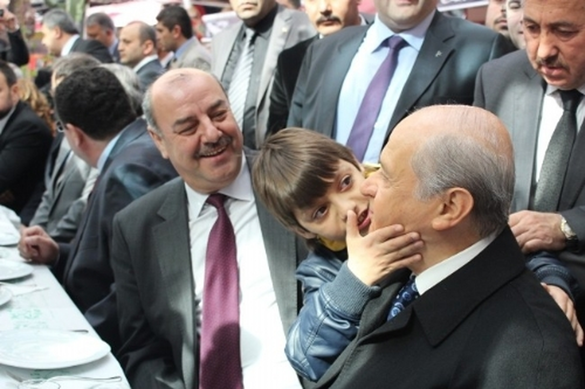 Bahçeli\'ye Moral Öpücüğü (4)