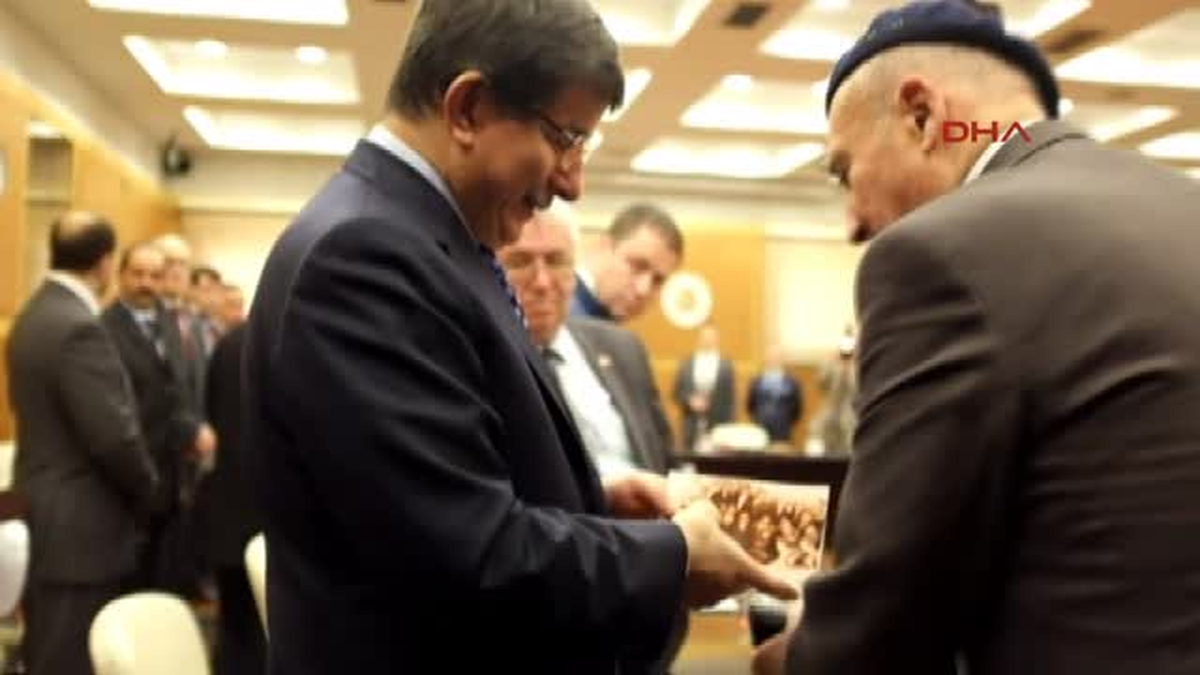 Bakan Davutoğlu, Kırım Dernekleri Temsilcileriyle Görüştü