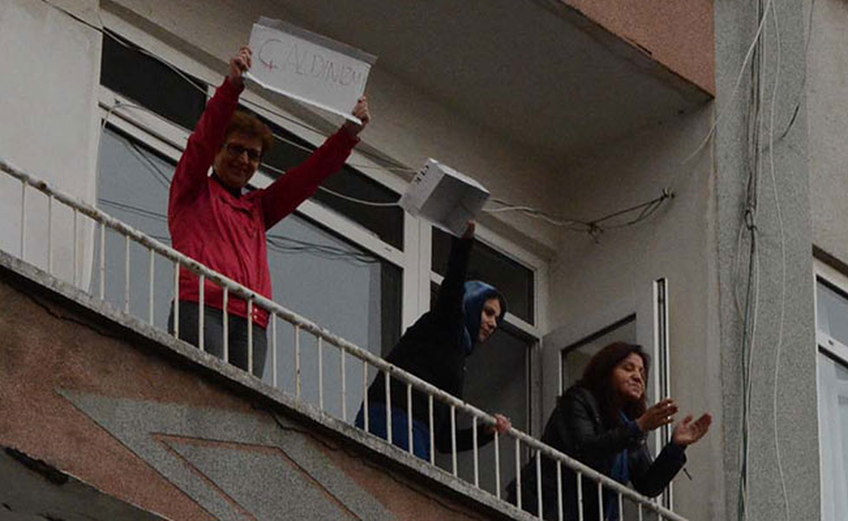 Bakan Kılıç\'a Ayakkabı Kutulu Protesto