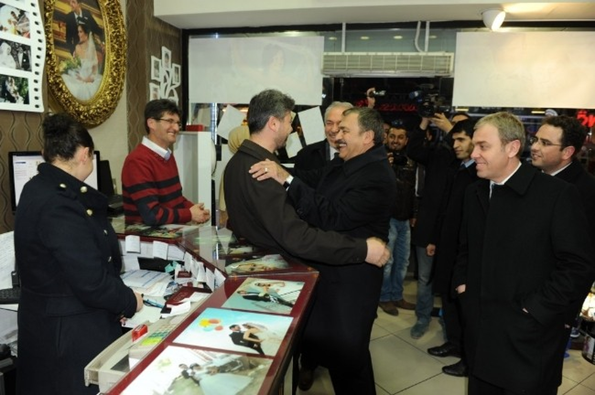 Bakan Veysel Eroğlu\'ndan Kütahya\'da Esnaf Ziyareti
