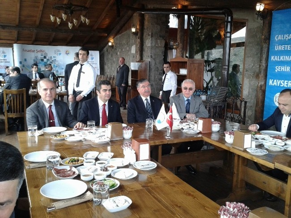 Bakan Yılmaz, Kto\'nun Konuğu Oldu