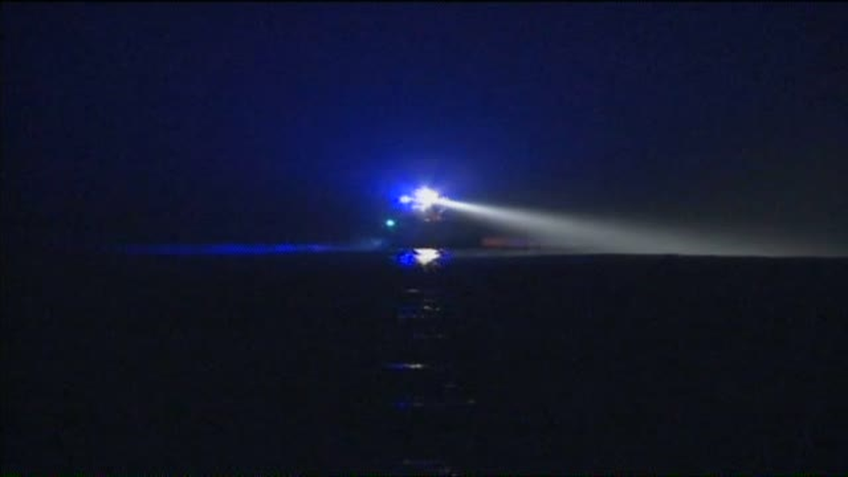 Baltık Denizi\'ne Düşen 3 Kişiye Mezar Olan Helikopter Çıkarıldı