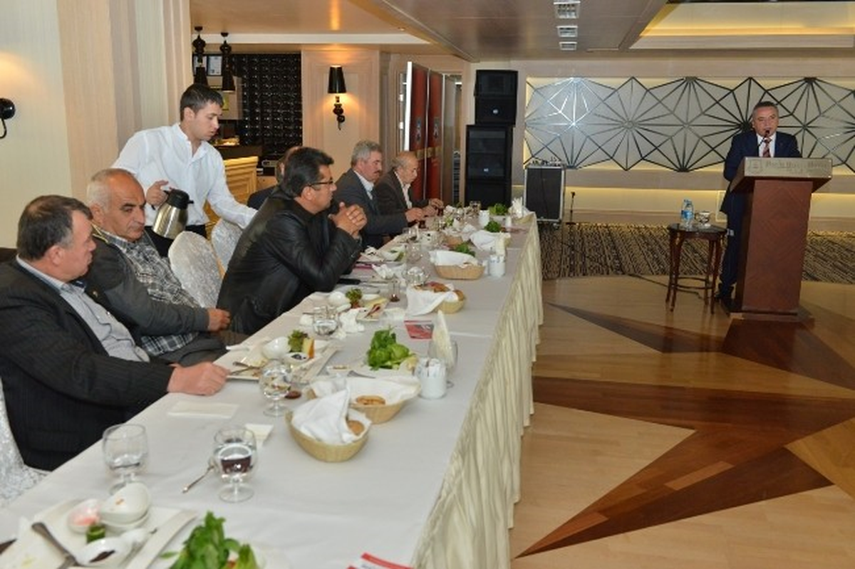 Başkan Böcek, Muhtarlar ile Bir Araya Geldi