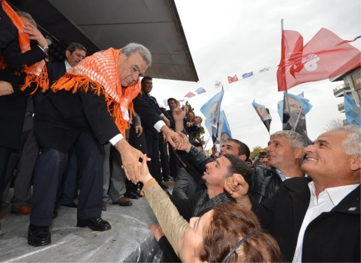 Başkan Kocaoğlu, Menderes Seçim Bürosu\'nun Açılışına Katıldı