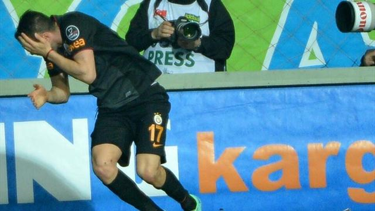 Burak Yılmaz\'a Dev Destek!