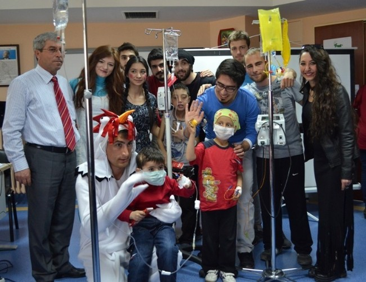 Büyülü Alem\'den Selçuk Tıp\'ta Moral Gösterisi