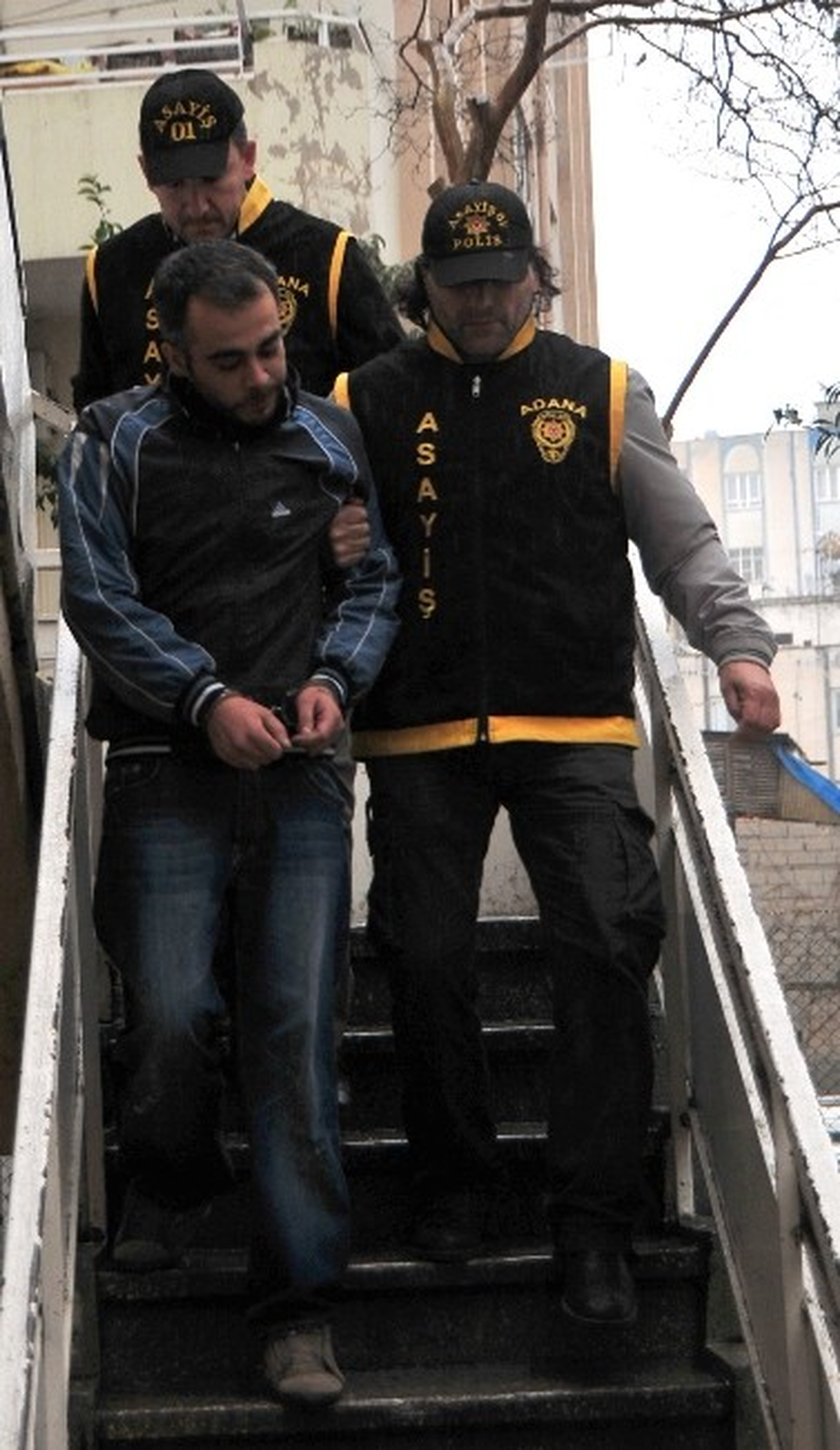 Cezaevine Girdiği Gün Firar Etti, Kapkaç Yapınca Yakalandı