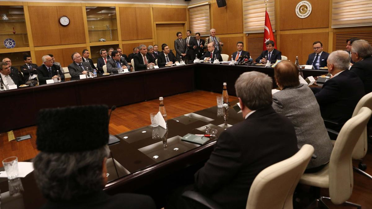 Davutoğlu, Kırım Dernekleri Temsilcileri\'ni Kabul Etti