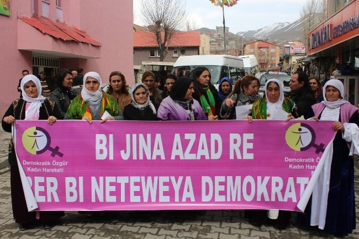 Hakkari DÖKH Üyelerinden Tutuklu Kadınlara Dayanışma Kartı