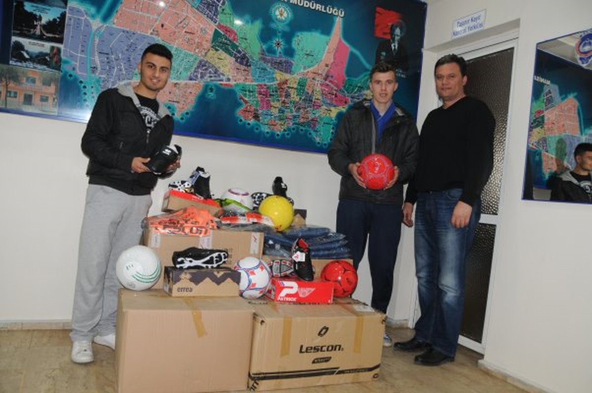 Ergün\'den Karaağaçlı Belediyespor\'a Malzeme Desteği