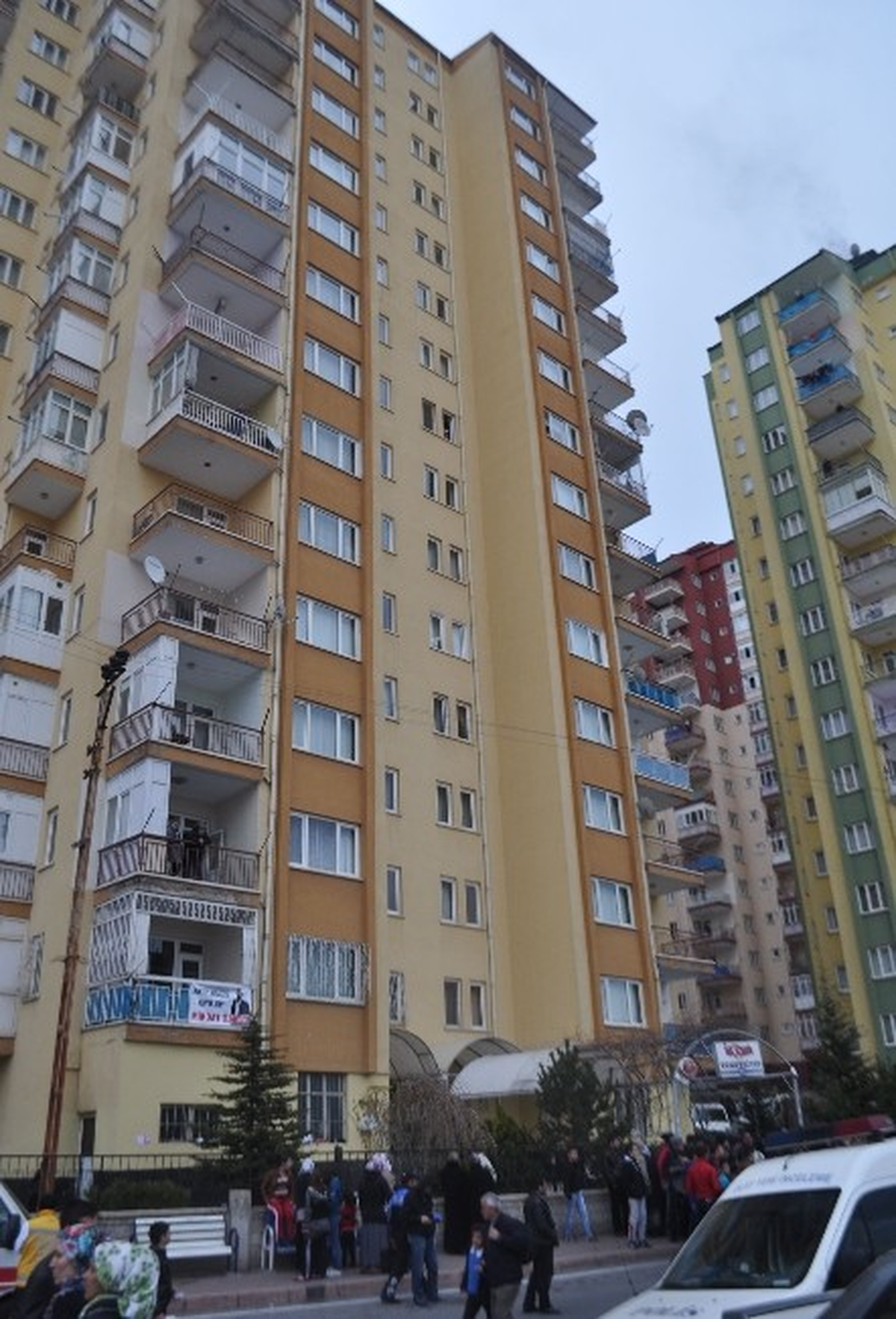 Eşi ve 4 Çocuğunu Öldüren Baba İntihar Etti