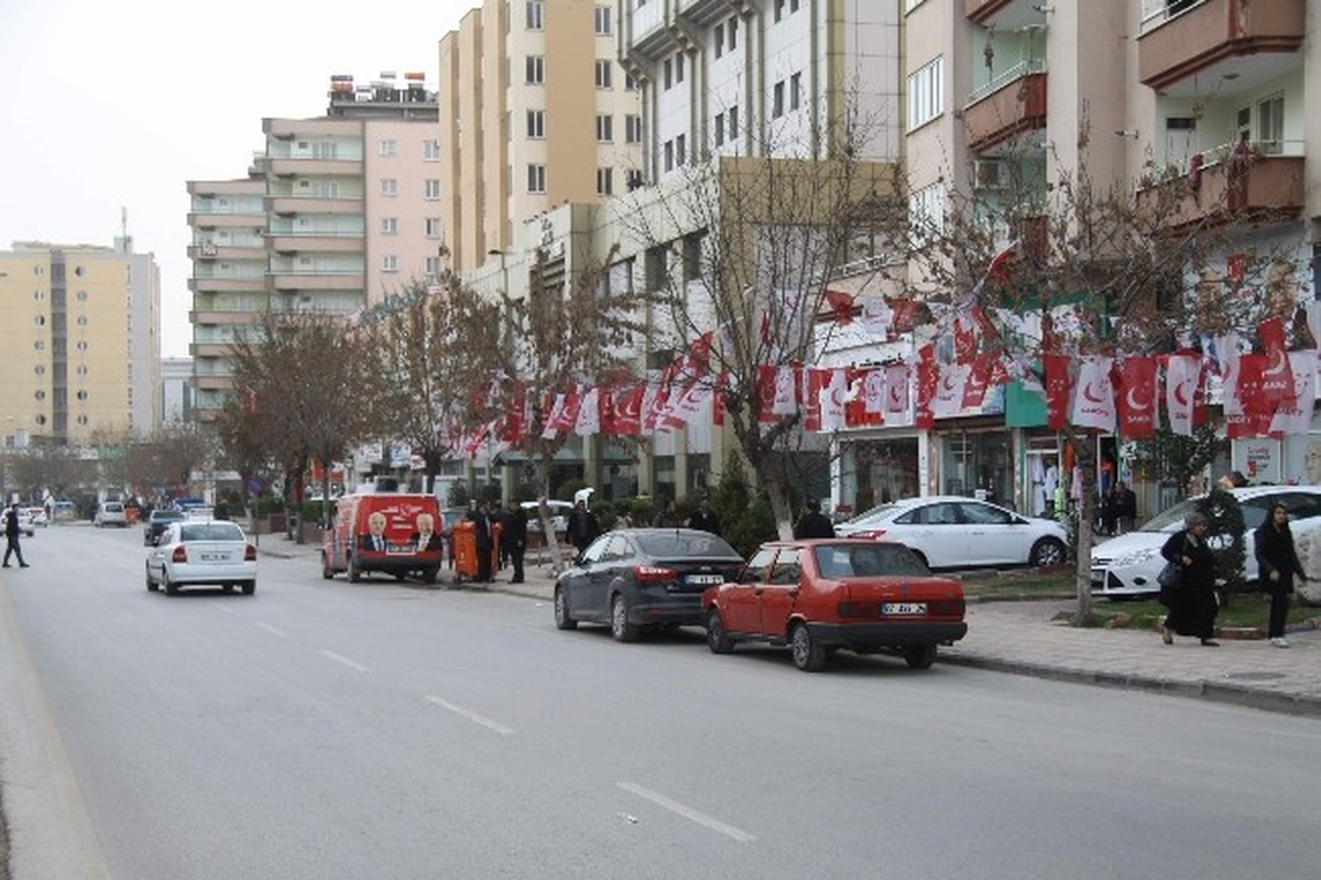 Gaziantep\'te Parti Afişleri Asılmıyor