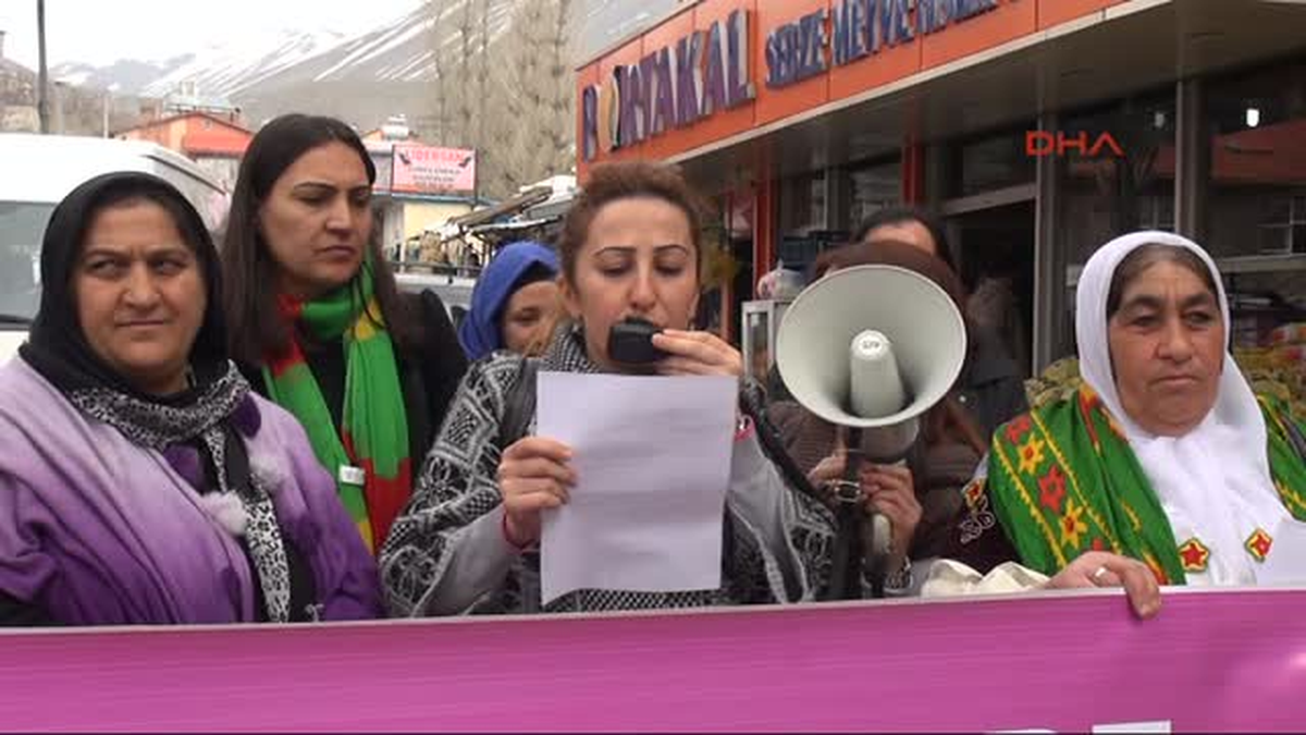 Hakkari\'de Kadınlardan Cezaevindeki Kadınlara Dayanışma Kartı