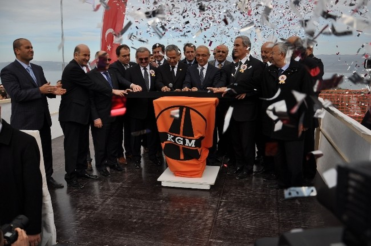 İznik-Yenişehir Duble Yolunun Temelini Arınç ve Elvan Birlikte Attı