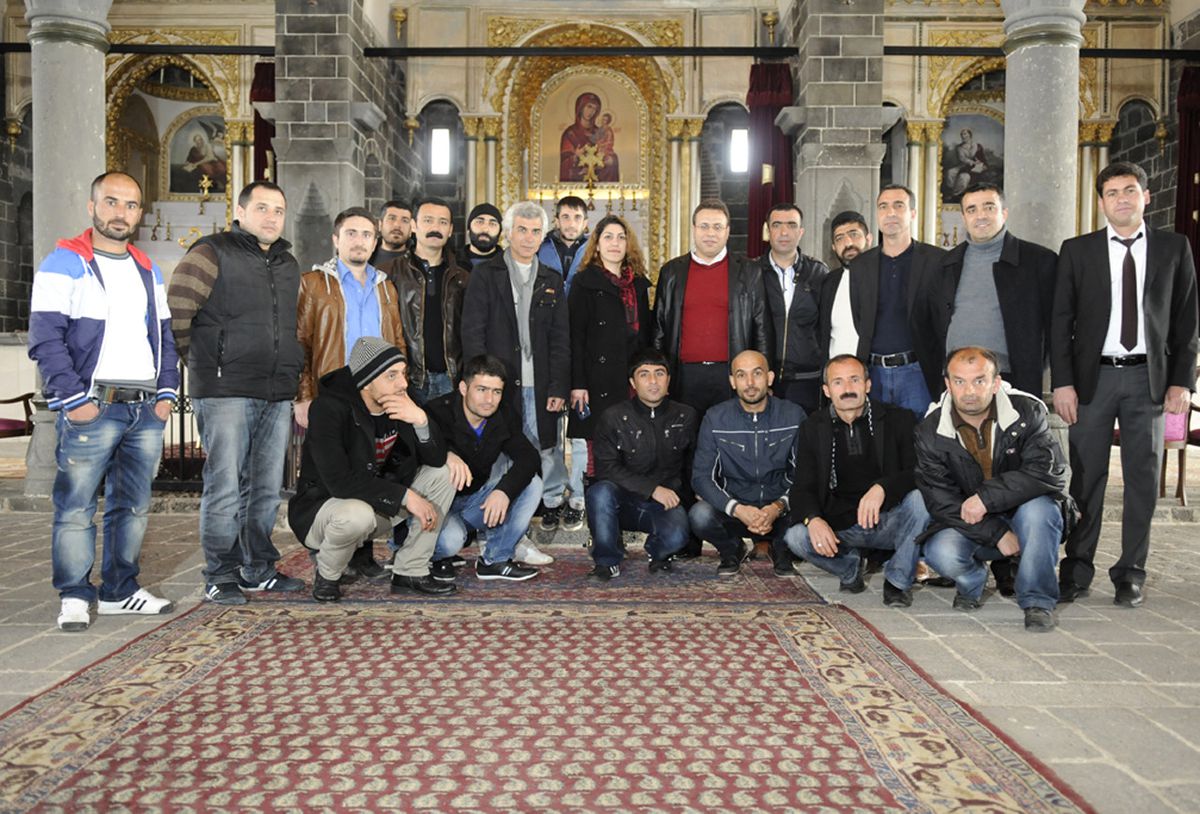 Mahkumlara Surp Giragos Gezdirildi