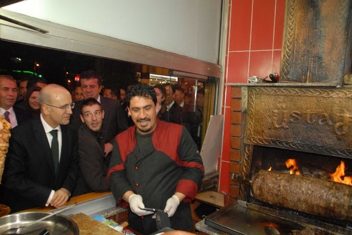 Maliye ve Ekonomi Bakanları Esnafı Ziyaret Etti