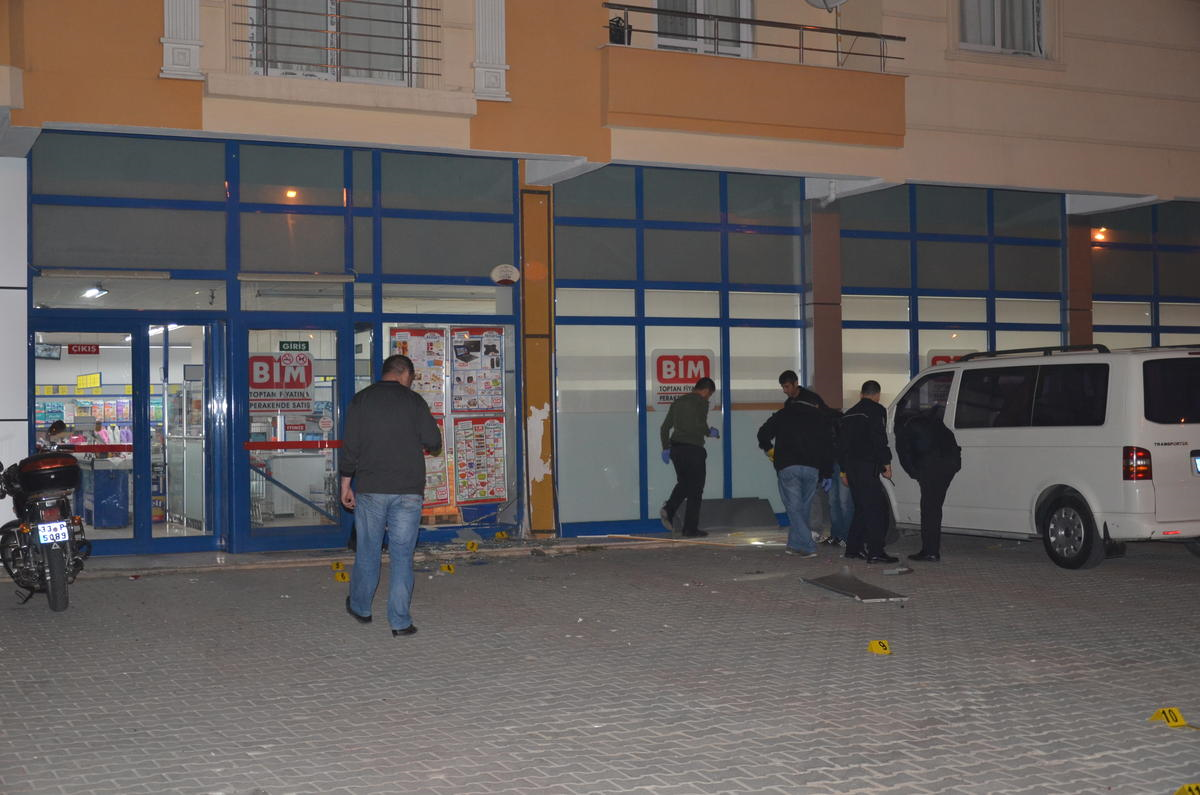 Mersin\'de Markete Ses Bombası Atıldı