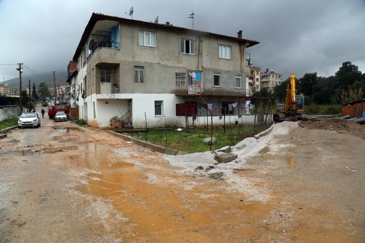 Milas\'ta Yağış Su Baskınlarına Neden Oldu