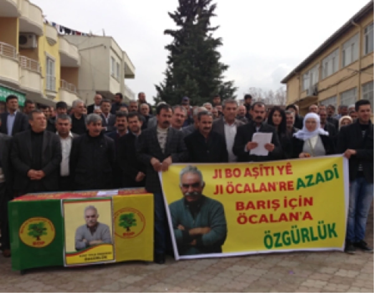 Öcalan İçin İmza Kampanyası