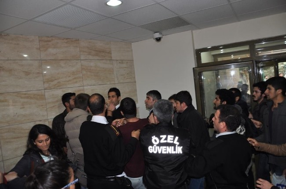 Öğrenciler Semineri Bastı
