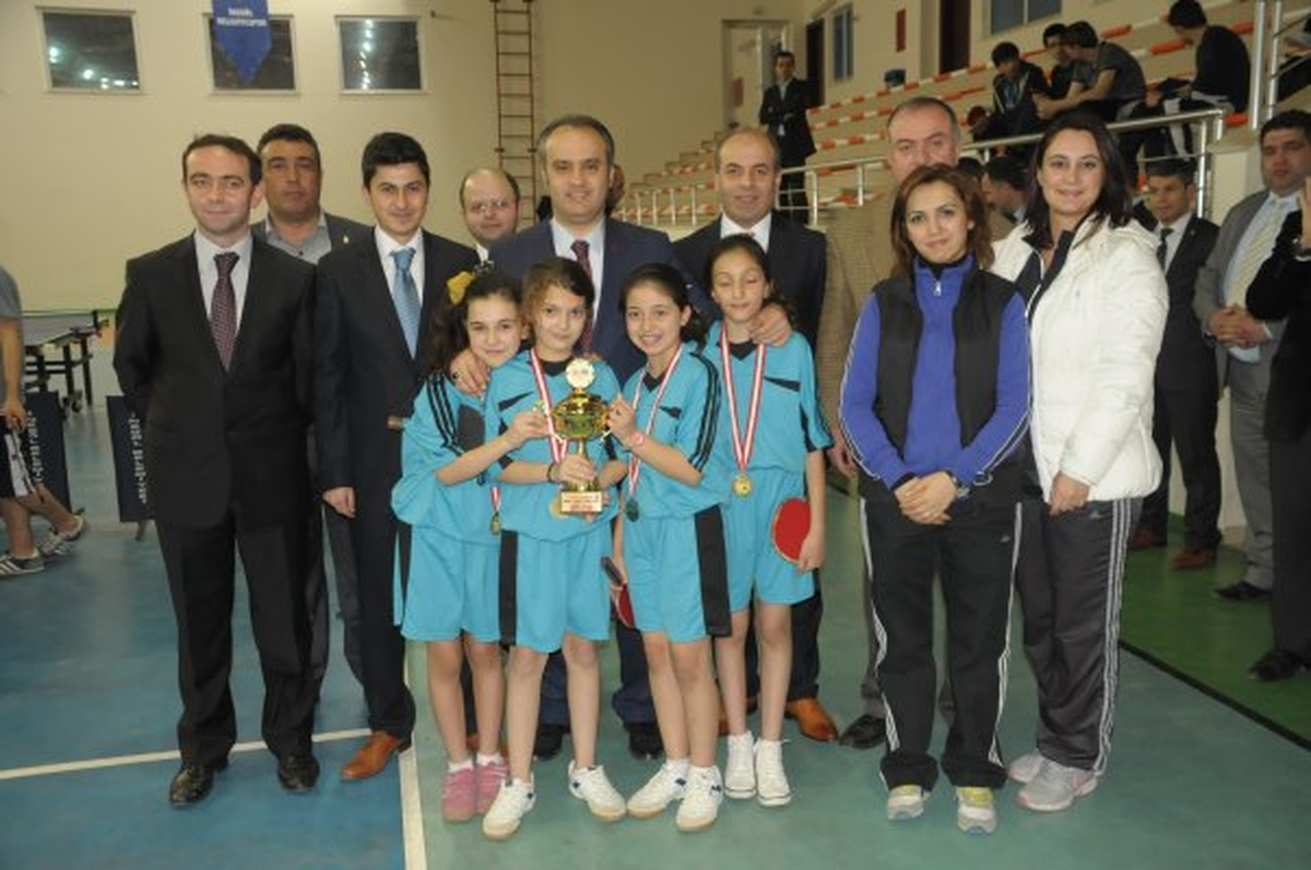 Okullar Arası Masa Tenisi Turnuvasında Kupa Sevinci