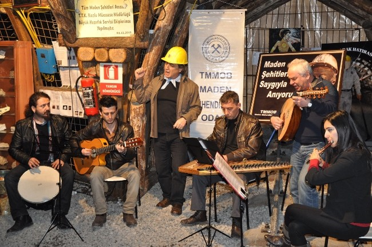 Ölen 263 Madenci Türkülerle Anıldı
