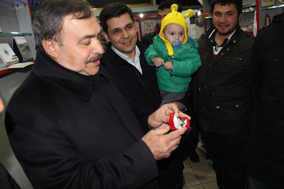 Bakan\'dan Kendisini Tanımayan Öğrencilere Esprili Cevap