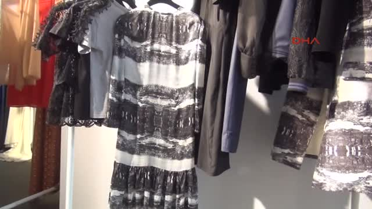 Paris Tuileries Bahçesinde Moda Çadırları