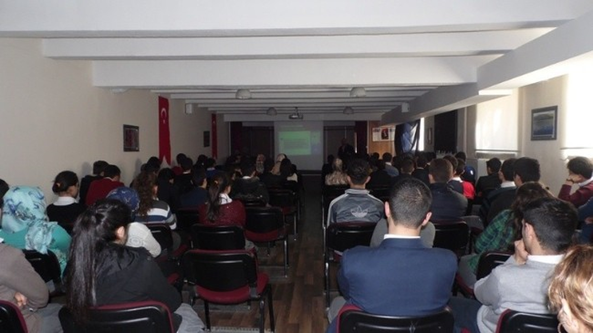 Sosyal Medyada Çocukları ve Gençleri Bekleyen Tehlikeler